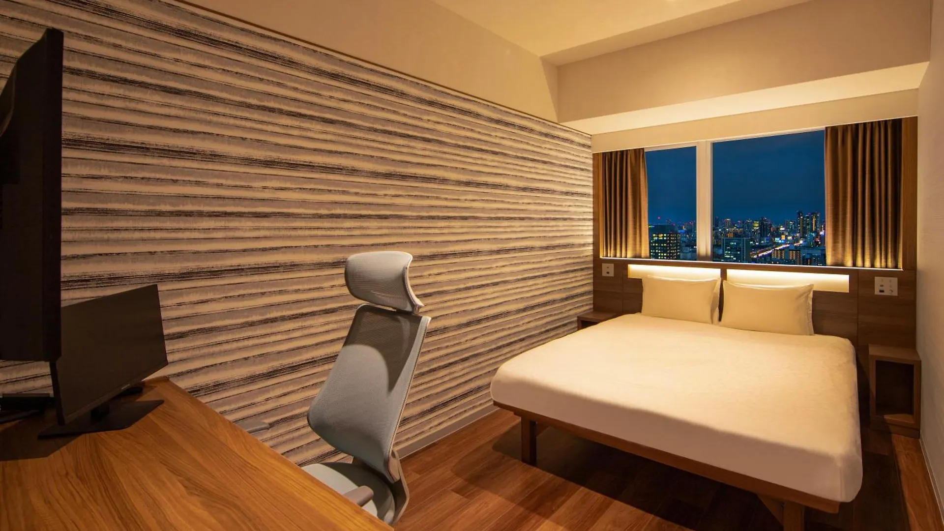 Karaksa Hotel Grande Shin-Osaka Tower אוסקה
